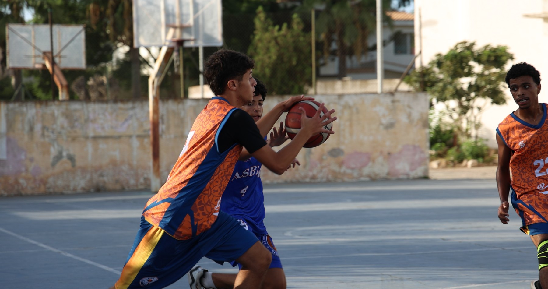 Yanis driving toward the basket during a basketball game